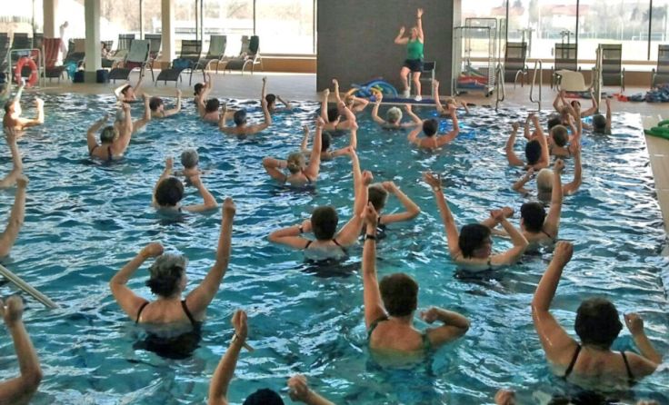 Im Hallenbad wird auch Wassergymnastik angeboten. (Foto: Stadt Braunau/Blum)