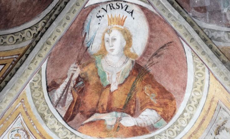 Der Kreuzgang zeigt unter anderem die Heilige Ursula. (Foto: HP Schaller)
