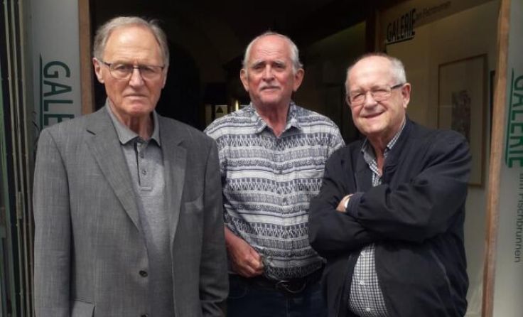 Wolfgang Maxlmoser (v. l.), Galerist Heribert Hillebrand und Wolfgang Friedwagner (Foto: Hillebrand)