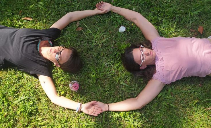 Bettina Mayr (v. l.) und Daniela Korinek leiten den Heilkreis. (Foto: Korinek)
