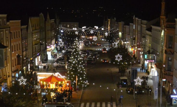 8.500 LED-Lämpchen lassten Braunau erstrahlen. (Foto: Stadt Braunau)
