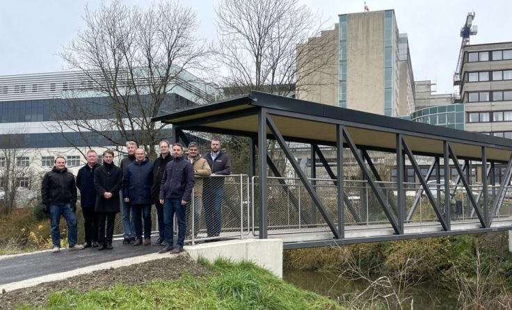 Über die Enknach gibt es eine neue Geh- und Radwegbrücke. (Foto: Stadt Braunau)