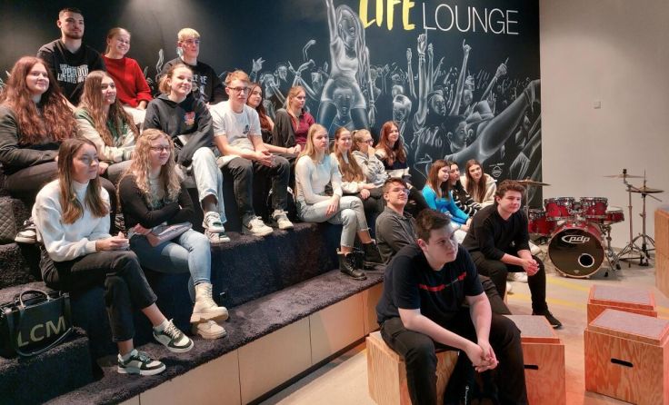 HAK-Schüler machten eine Exkursion nach Linz. (Foto: Renate Ott)
