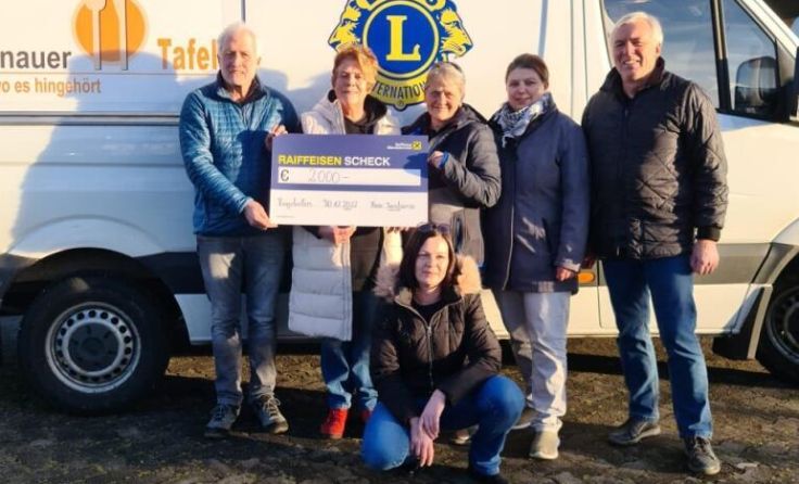 Die Familie Jambura spendete 2.000 Euro an die Lebenshilfe Braunau. (Foto: Braunauer Tafel)
