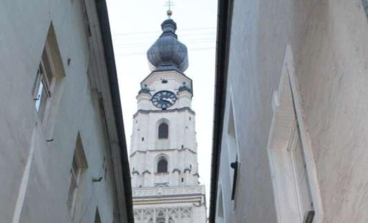 Die Braunauer Stadtpfarrkirche soll generalsaniert werden. (Foto: Tips)