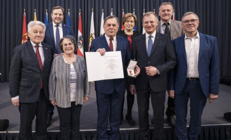 Josef Schinwald bekam die Verdienstmedaille des Landes OÖ. (Foto: Land OÖ/Max Mayrhofer)