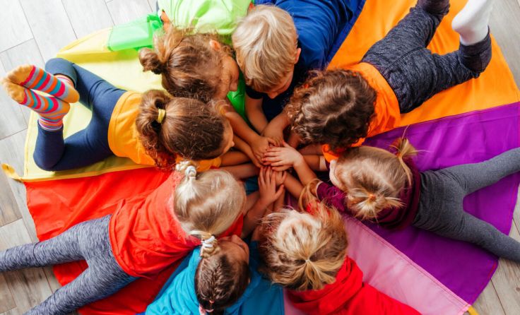 Im Bezirk Braunau sind Kindergartenpädagogen gesucht. (Foto: oksix/stock.adobe.com)