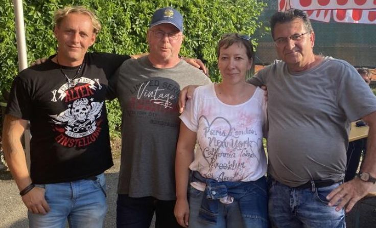 Das "Knödlkuchl"-Team kam beim Minigolf-Hobbyturnier in Altheim auf Platz eins. (Foto: MGV Altheim)