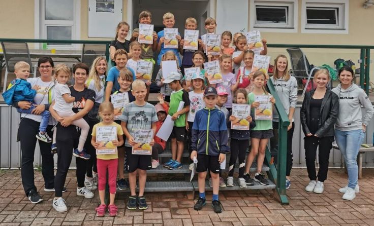Kinder konnten in Burgkirchen das Tennisspielen ausprobieren. (Foto: UTC Burgkirchen)