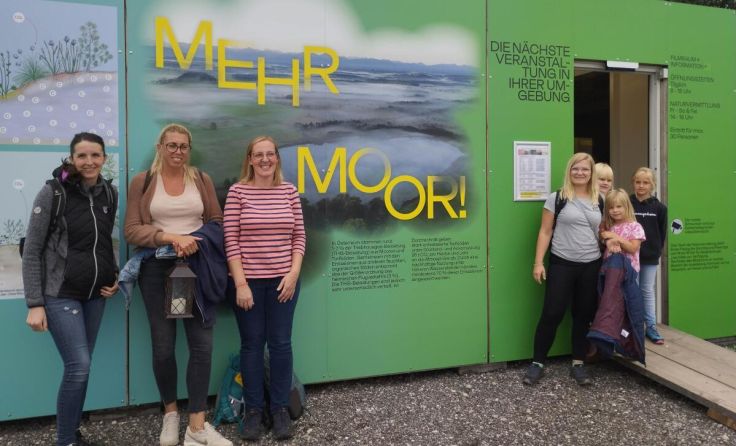Die Wanderausstellung „Mehr Moor“ ist aktuell in Eggelsberg. (Foto: Maria Wimmer)