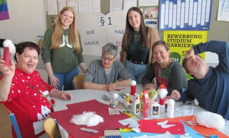 Schüler der HLW verbrachten einen Vormittag mit Klienten der Lebenshilfe. (Foto: Rudolf Perndorfer)