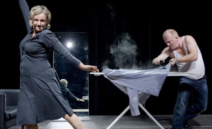 Anita Köchl und Edi Jäger nehmen den Beziehungsalltag mit Humor. (Foto: christianhartmann.com)