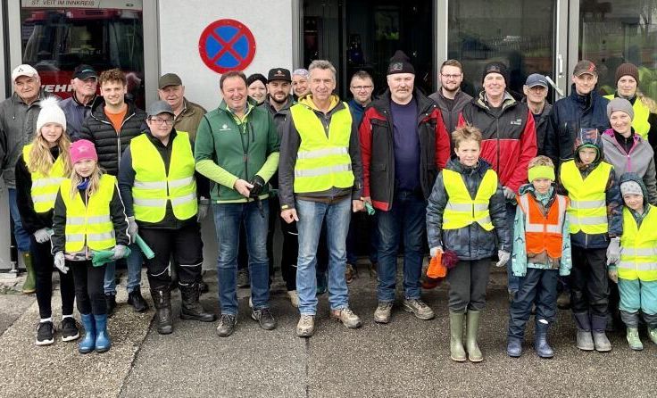 Viele Freiwillige sammelten in St. Veit fleißig Müll. (Foto: Gemeinde St. Veit)
