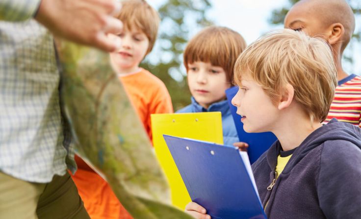 Kids können sich in Simbach auf Entdeckungsreise begeben. (Foto: Stockfoto/Robert Kneschke)