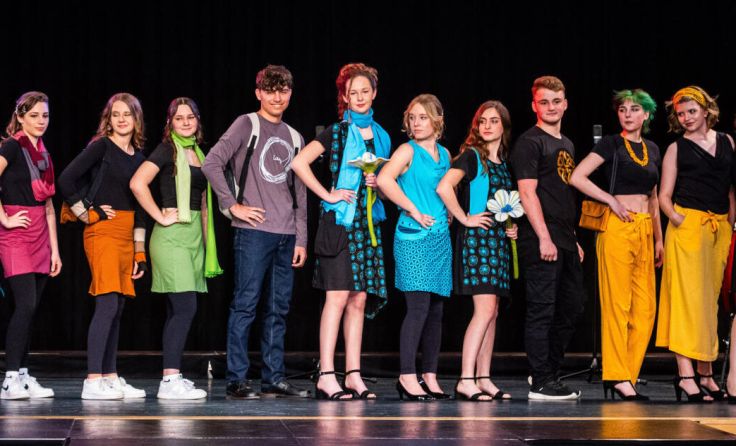 Schüler aus Braunau präsentierten bei der „Fair Wear Night“ faire Mode. (Foto: HTL Braunau)