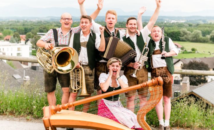 Die Ostermiethinger Tanzlmusi spielt Bodenständiges. (Foto: Ostermiethinger Tanzlmusi)