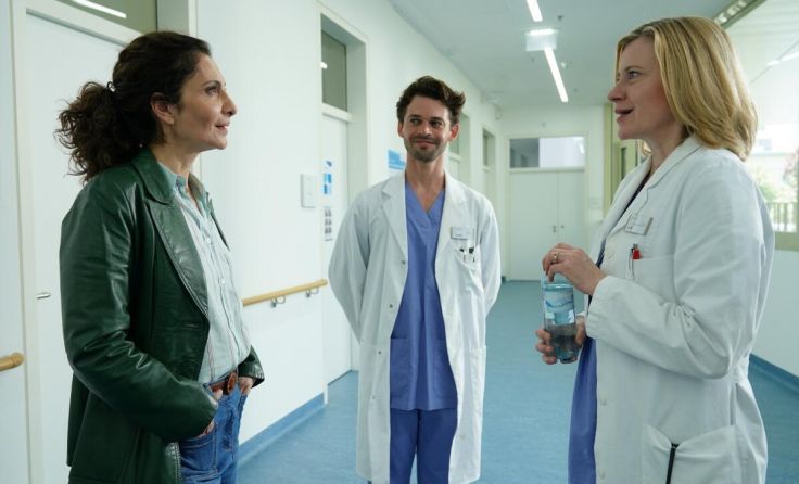 Im Film trifft die Ärztin Marie-Theres die lebenslustige Fa. (Foto: EU XXL – Film)