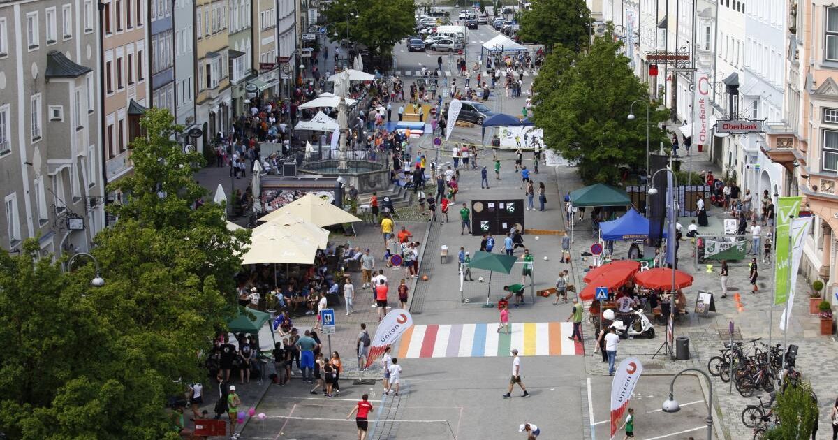 Stadtplatz Braunauでの無限のスポーツの日