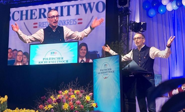 FPÖ-Chef Herbert Kickl wurde in der Rieder Jahnturnhalle gefeiert. (Foto: Tips)
