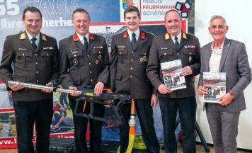 Feuerwehr Schärding rettete acht Menschen und ein Tier