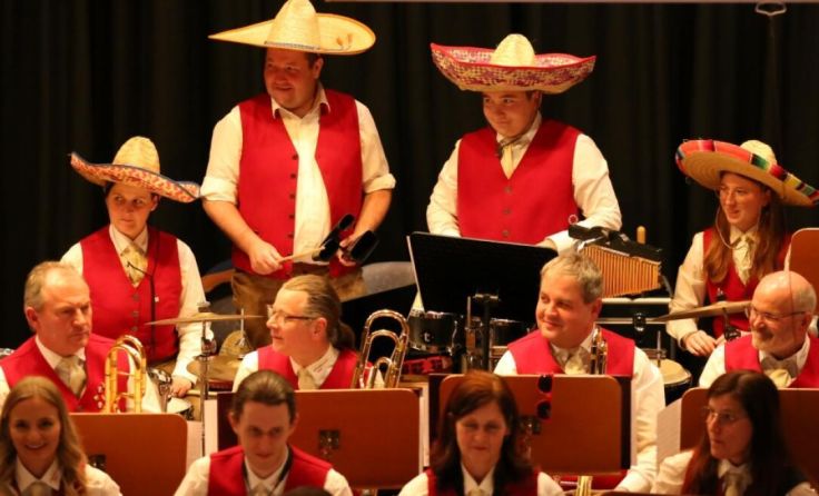 Die Trachtenkapelle Münzkirchen hat mitunter auch optische Überraschungen parat. (Foto: privat)