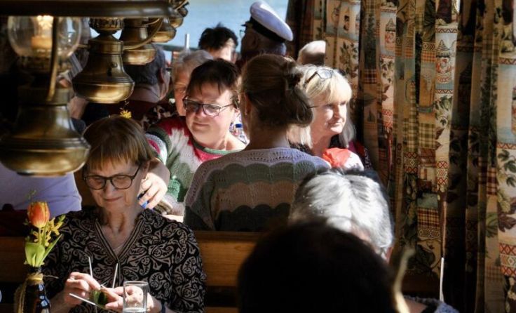 Bei der Strick-Schifffahrt steht Handarbeit im Mittelpunkt. (Foto: Astrid Pochendorfer)