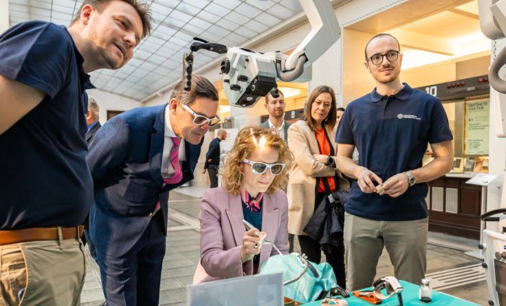 Die Lange Nacht der Forschung lädt zum Experimentieren ein. (Foto: Sophisticated_Pictures)