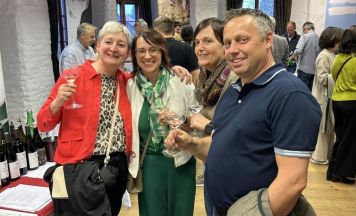 Verkosten und Gutes tun beim Weinfrühling in Sigharting