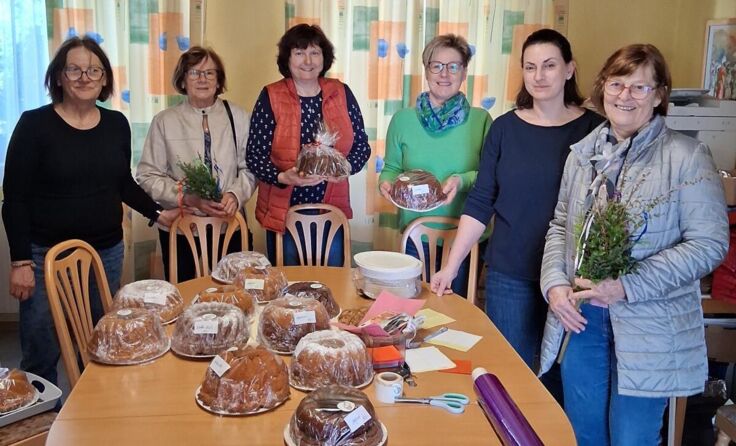 Die Goldhaubengruppe spendet die Erlöse ihres Gugelhupfverkaufs. (Foto: privat)