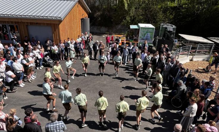 Die neue Maschinenhalle wurde mit einem Fest eröffnet. (Foto: LFS Otterbach/Schauer)