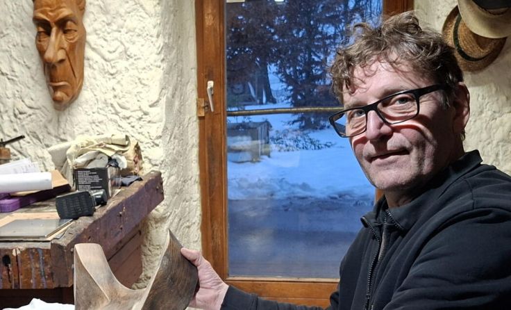 Michael Willnauer präsentiert seine Werke in Freinberg. (Foto: Kulturkreis Freinberg)