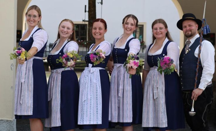 Der Musikverein Brunnenthal zeigt am Muttertag seine Tracht. (Foto: Theresia Penzinger)