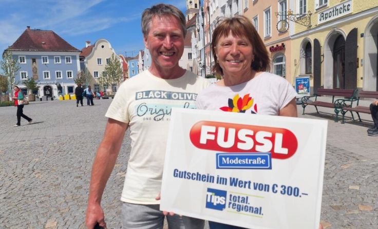 Leopold und Leopoldine Höglinger wurden vom Glücksengerl überrascht. (Foto: Tips/Senzenberger)