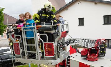 Großübung mit 130 Einsatzkräften bei der Volksschule St. Willibald