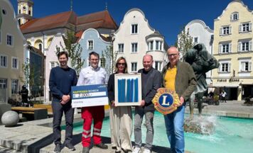 Benefiz-Auktion brachte 2.000 Euro für das Rote Kreuz Schärding