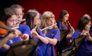 Mittelschule Andorf lädt mit musikalischer Zeitreise zur Jubiläumsfeier