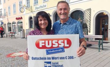 Tips-Glücksengerl beschenkte in Schärding Pärchen am Hochzeitstag