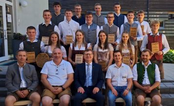 16 neue Jungjäger an der Fachschule Otterbach
