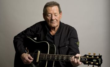 Wolfgang Ambros rockt vor der Stiftskirche Engelszell