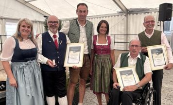 20 Jahre Partnerschaft: Taufkirchen vergab Ehrennadeln an Wegbegleiter aus Spitz