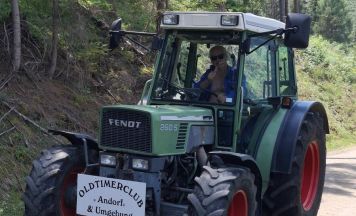 Schärdinger fuhren mit dem Oldtimertraktor 750 Kilometer bis nach Kärnten