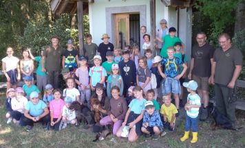 Abenteuer Wald: 50 Kinder gingen mit Taufkirchner Jäger auf Entdeckungstour