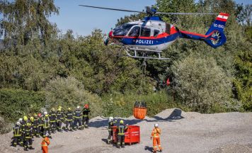 Waldbrandbekämpfung aus der Luft: Feuerwehren trainierten in Ranshofen