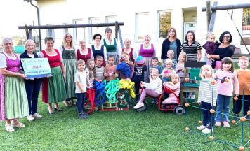 Goldhaubengruppe spendet Spielgeräte für Kindergarten Eggerding