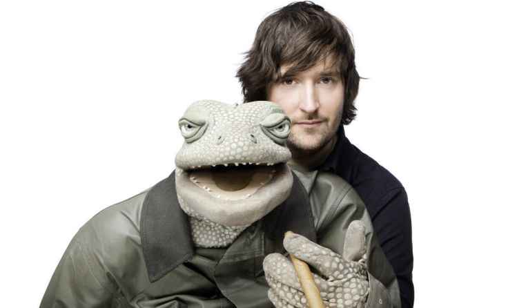 Michael Hatzius und seine Echse. (Foto: Christine Fiedler)