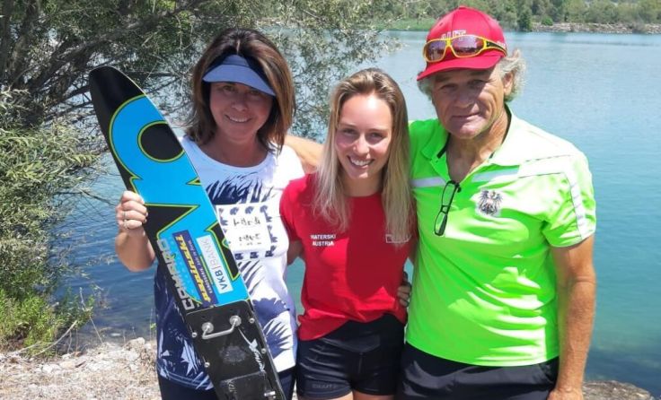 Trainerin Claudia Tulzer (l.), Nicola Kuhn und Teamchef Franz Oberleitner (r.) (Foto: ÖWWV)