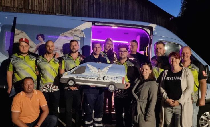 Der DSV Ebelsberg bei der Spendenscheckübergabe. (Foto: DSV Ebelsberg)