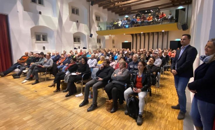 Beim Glasfaser-Infoabend in Alkoven gab es einen großen Andrang. (Foto: Gemeinde Alkoven)