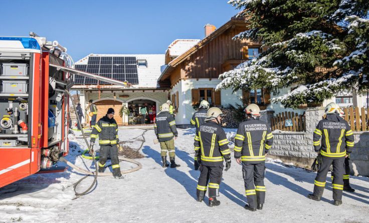 In Stroheim wurden zehn Feuerwehren zu einem Brand gerufen. (Foto: TEAM FOTOKERSCHI / BAYER)