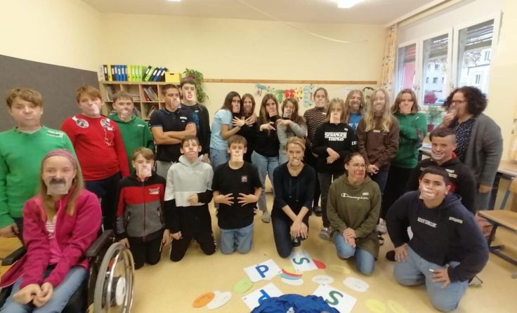 Im Zuge des "Hospiz macht Schule"-Projekts erarbeiten Schüler das Thema Tod. (Foto: OÖRK)
